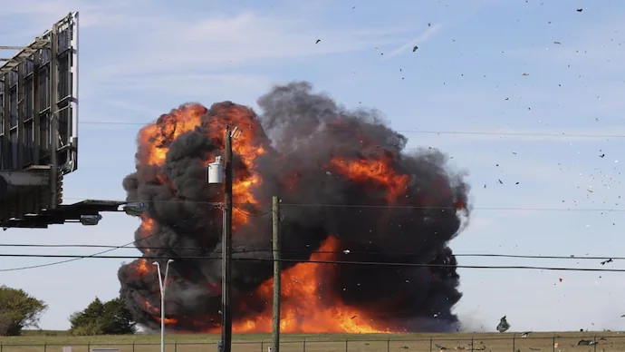 Two planes collide in mid-air, six killed in crash during air show